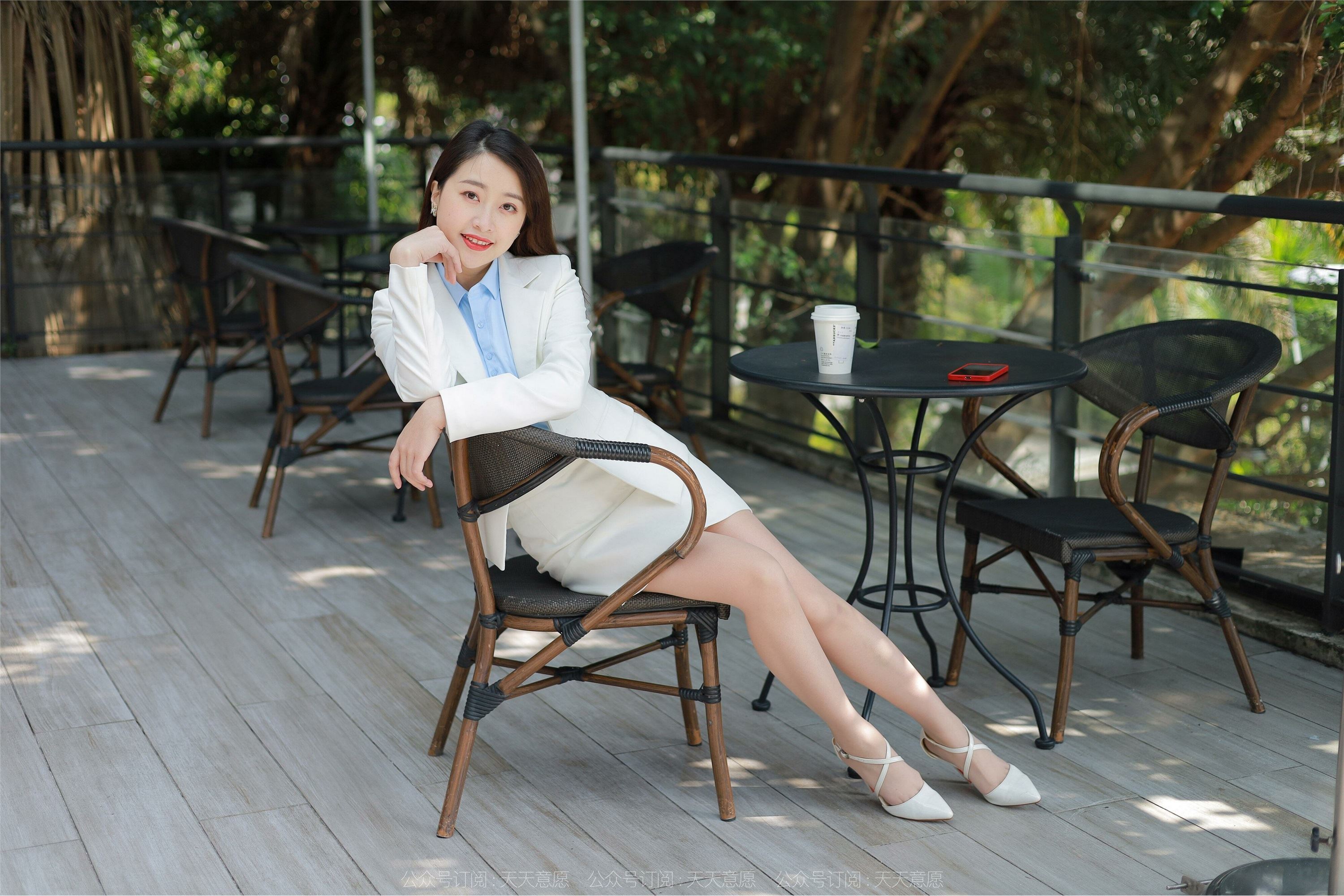 IESS异思趣向  2022.04.10 丝享家1055：小婕《都市白领》